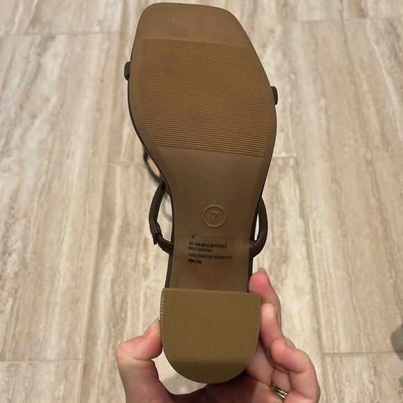 Brown square toe strappy slide heels - Picture 3 of 4